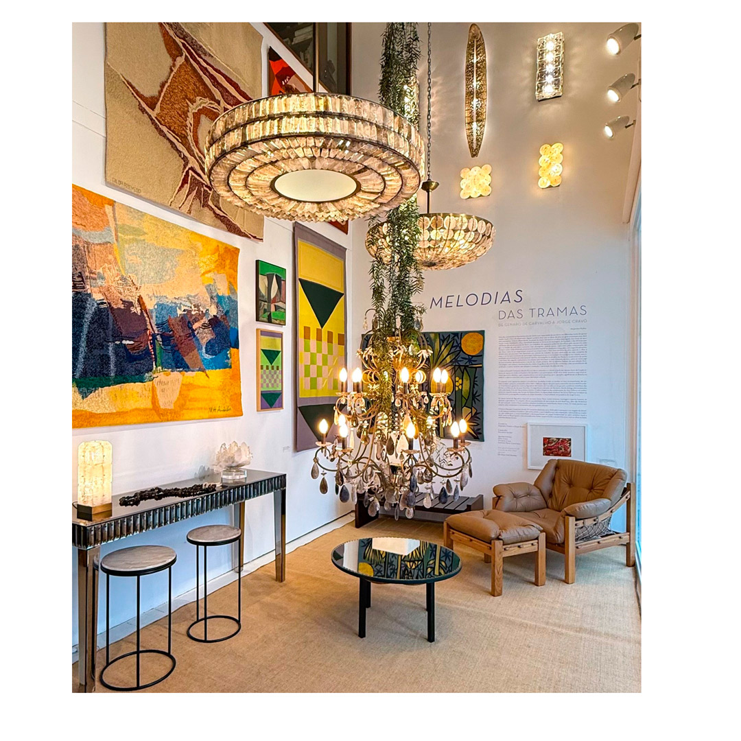 Artistas da Bienal de SP e Jóias em Lustres em Melodias das Tramas